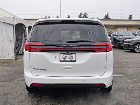 New 2026 Chrysler Pacifica Select image 7