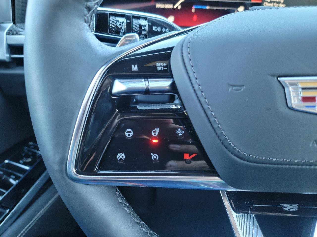 Used 2025 Cadillac Escalade V AWD/4WD image 15