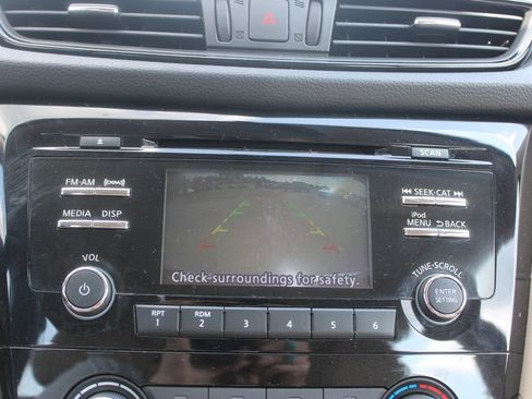 Used 2017 Nissan Rogue S FWD image 34