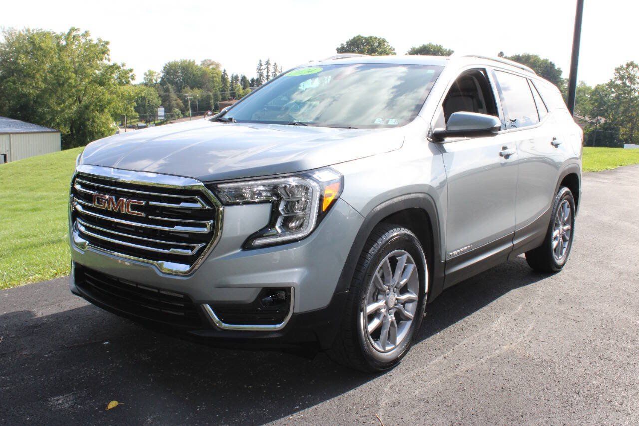 Used 2024 GMC Terrain SLT w/ Fleet Convenience Package AWD/4WD image 3