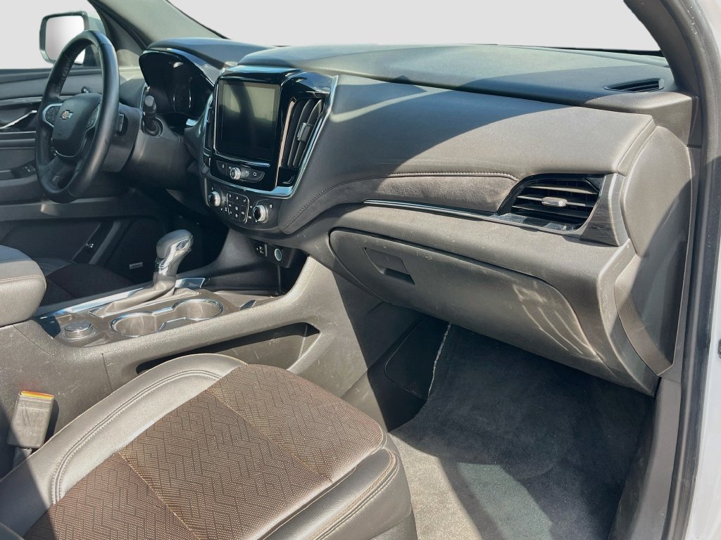 Used 2023 Chevrolet Traverse High Country w/ LPO, Floor Liner Package AWD/4WD image 33