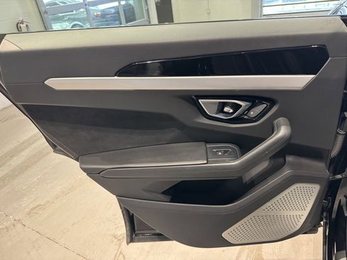 Used 2020 Lamborghini Urus image 39