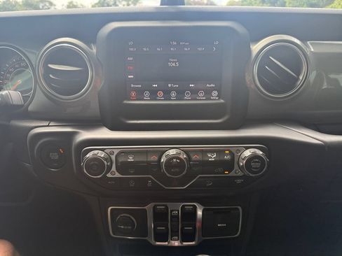 Used 2019 Jeep Wrangler Unlimited Sahara AWD/4WD image 23