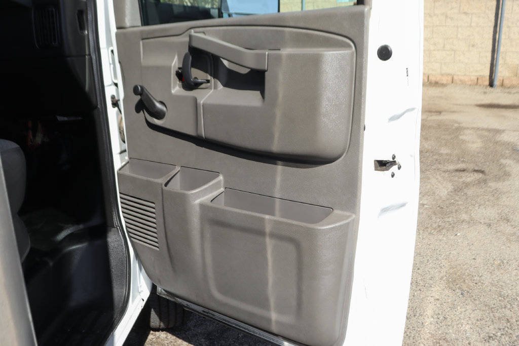 Used 2020 Chevrolet Express 3500 w/ Chrome Appearance Package RWD image 31