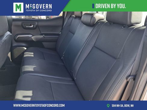 Used 2022 Toyota Tacoma Limited image 12