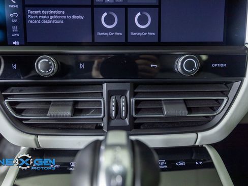 Used 2024 Porsche Macan AWD/4WD image 20