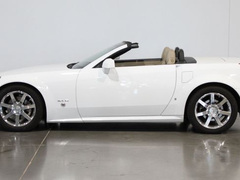 Used 2008 Cadillac XLR RWD image 30