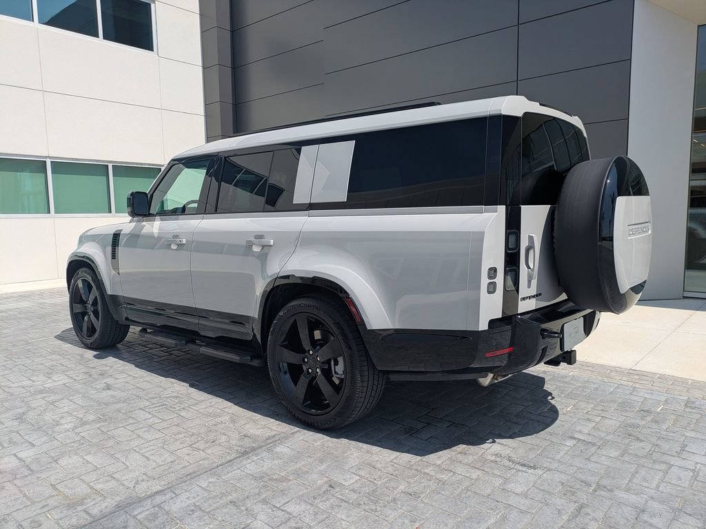New 2026 Land Rover Defender 130 X-Dynamic SE AWD/4WD image 7