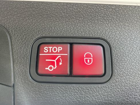 Certified 2023 Mercedes-Benz GLS 450 4MATIC image 13