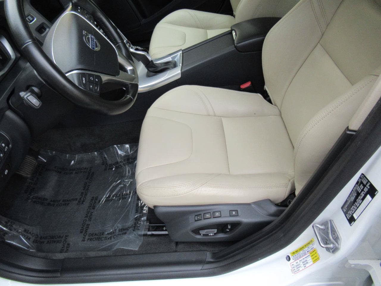 Used 2017 Volvo S60 T5 Dynamic AWD/4WD image 11