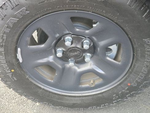 Used 2020 Jeep Gladiator Sport image 32