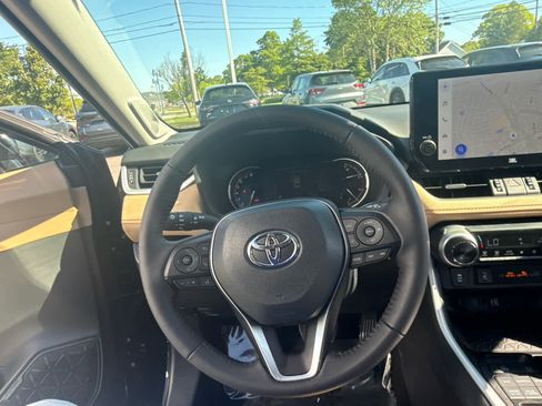 Used 2025 Toyota RAV4 XLE Premium w/ Weather Package AWD/4WD image 15