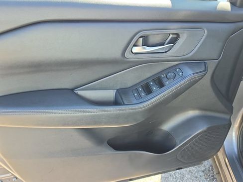 Certified 2025 Nissan Rogue SV FWD image 18