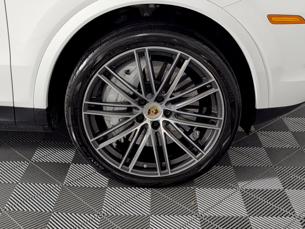 Used 2022 Porsche Cayenne Platinum Edition AWD/4WD image 14