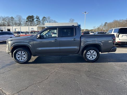 Used 2022 Nissan Frontier SV image 5