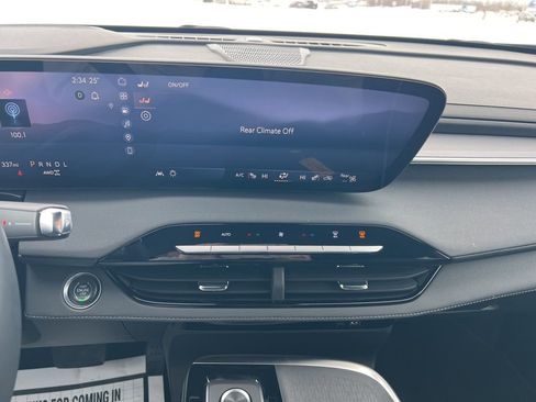 Used 2025 Buick Enclave Sport Touring image 19