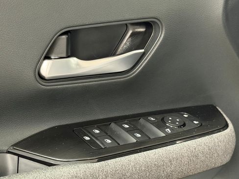 Used 2025 Nissan Kicks SV FWD image 31