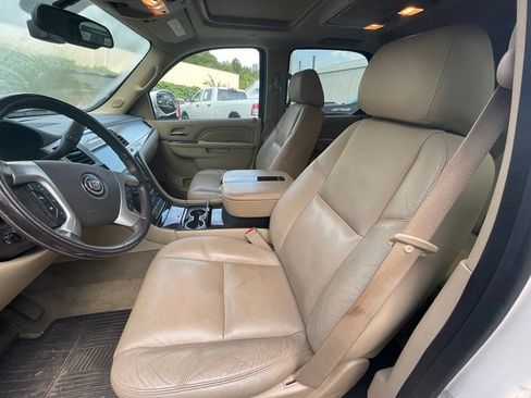 Used 2011 Cadillac Escalade Premium AWD/4WD image 11