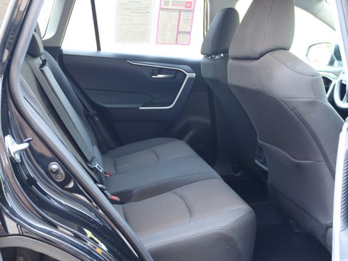 Used 2025 Toyota RAV4 XLE FWD image 19