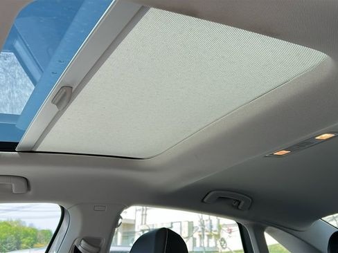 Used 2023 Volkswagen Jetta SE w/ Panoramic Sunroof Package FWD image 22