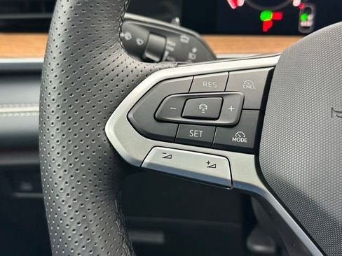 New 2026 Volkswagen Tiguan SEL R-Line AWD/4WD image 36