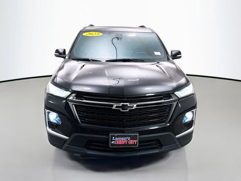 Used 2023 Chevrolet Traverse LT image 2