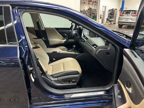 Used 2019 Lexus ES 350 w/ Premium Package FWD image 16