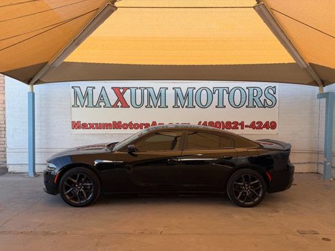 Used 2019 Dodge Charger SXT w/ Blacktop Package image 4