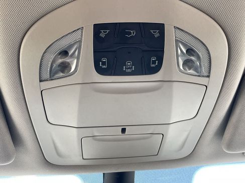 Used 2024 Chrysler Pacifica Limited FWD image 31