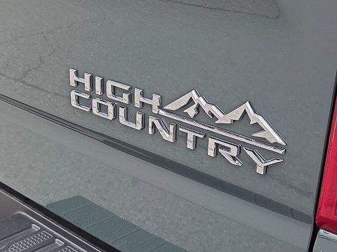 Used 2026 Chevrolet Silverado 1500 High Country w/ Technology Package AWD/4WD image 8