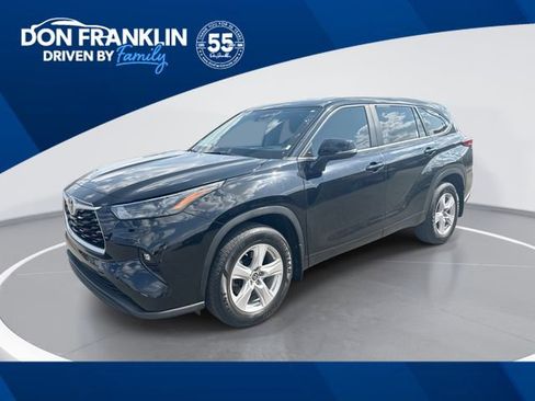 Used 2023 Toyota Highlander LE AWD/4WD image 1