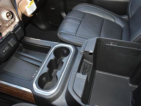 Used 2020 Chevrolet Silverado 1500 High Country w/ Technology Package image 29