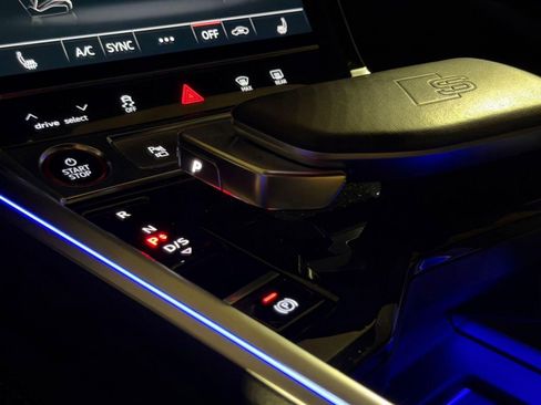 Certified 2024 Audi SQ8 e-tron Premium Plus w/ Black Optic Package AWD/4WD image 18