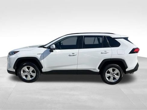 Used 2021 Toyota RAV4 XLE AWD/4WD image 3