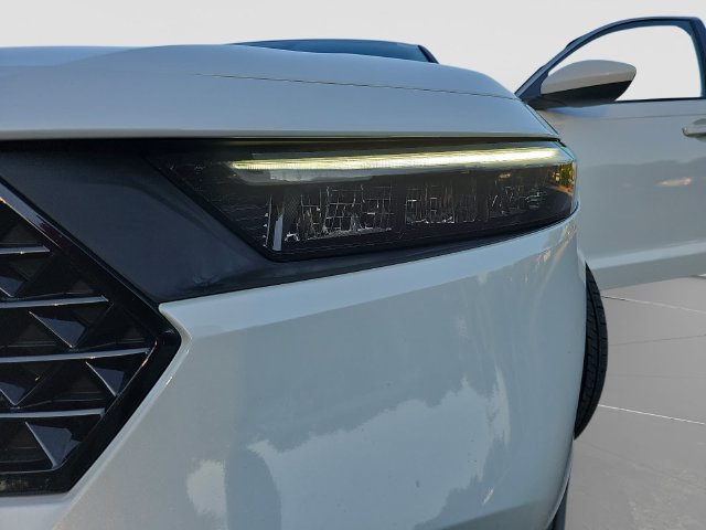 Used 2023 Honda Accord EX image 33