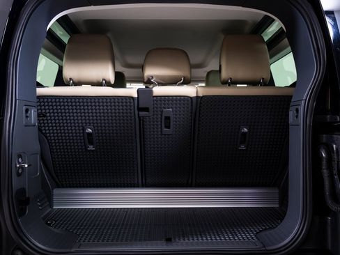 Used 2022 Land Rover Defender 90 S image 18