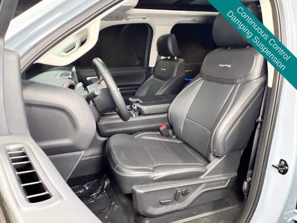 Used 2025 Ford Expedition Platinum w/ Driver's Package AWD/4WD image 7