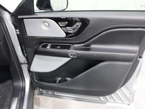 Used 2023 Lincoln Aviator Reserve w/ Equipment Group 201A AWD/4WD image 31