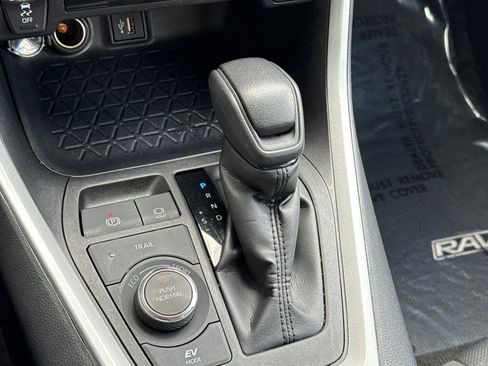 Used 2025 Toyota RAV4 XLE AWD/4WD image 27