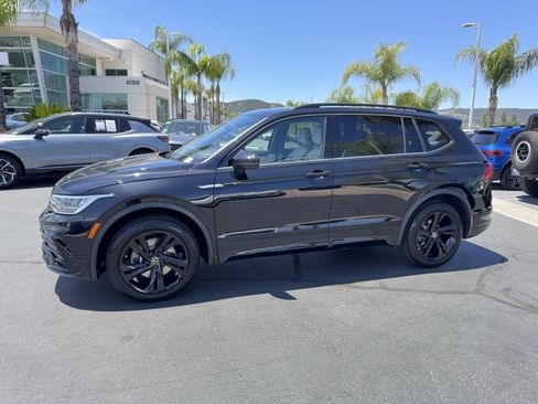 Used 2024 Volkswagen Tiguan SE R-Line AWD/4WD image 7