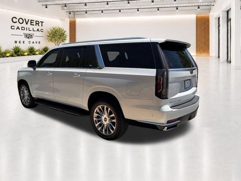 Used 2021 Cadillac Escalade ESV Premium Luxury AWD/4WD image 11