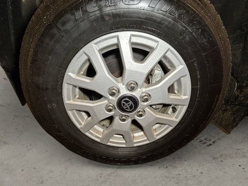 Used 2024 Toyota Tacoma SR5 AWD/4WD image 14
