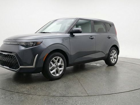 Used 2025 Kia Soul LX w/ LX Technology Package image 3