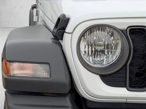 Used 2024 Jeep Wrangler Sport S image 9