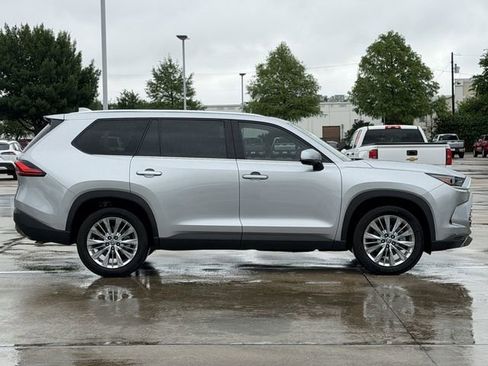 Certified 2024 Toyota Grand Highlander AWD image 3