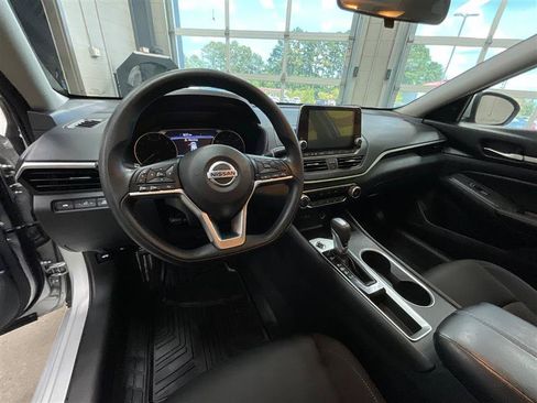 Used 2022 Nissan Altima 2.5 SV FWD image 13