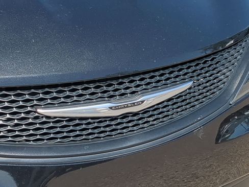 Used 2022 Chrysler Voyager LX FWD image 12