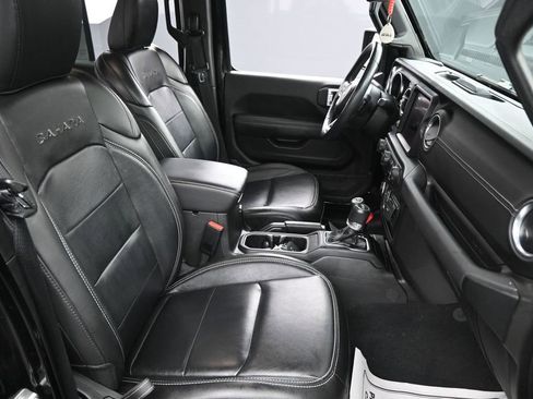Used 2023 Jeep Wrangler Unlimited Sahara w/ Cold Weather Group AWD/4WD image 32