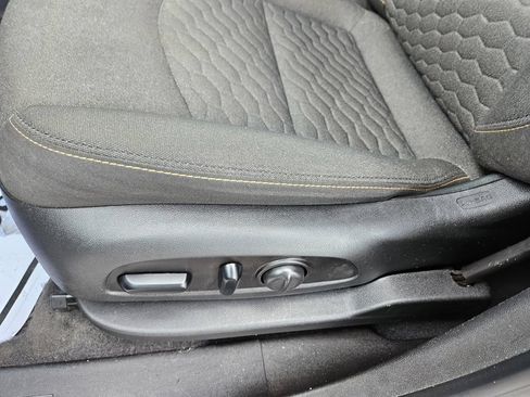 Used 2020 Chevrolet Equinox LT FWD image 22