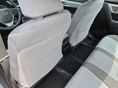 Used 2018 Toyota Corolla LE FWD image 17